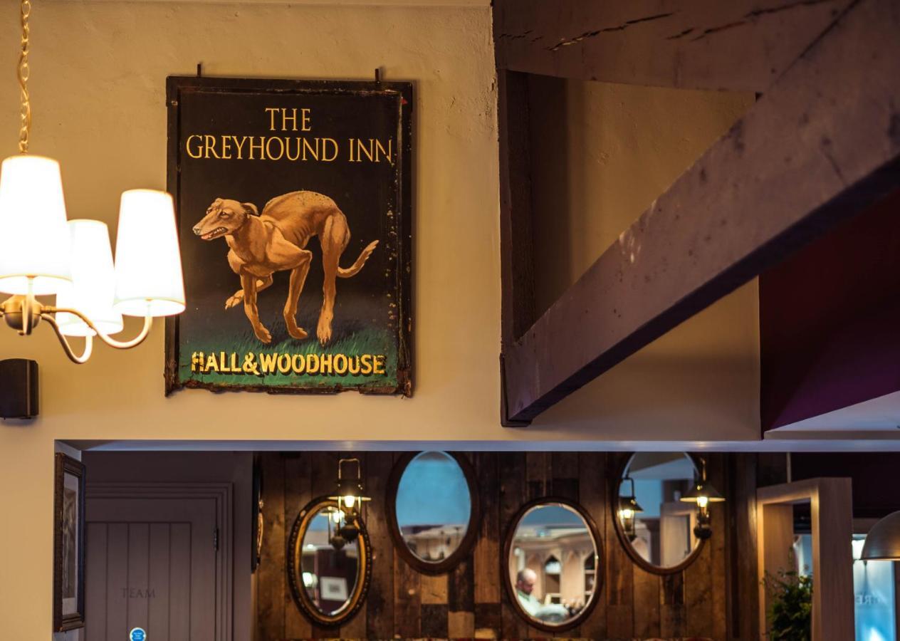 The Greyhound Inn Тонтон Экстерьер фото