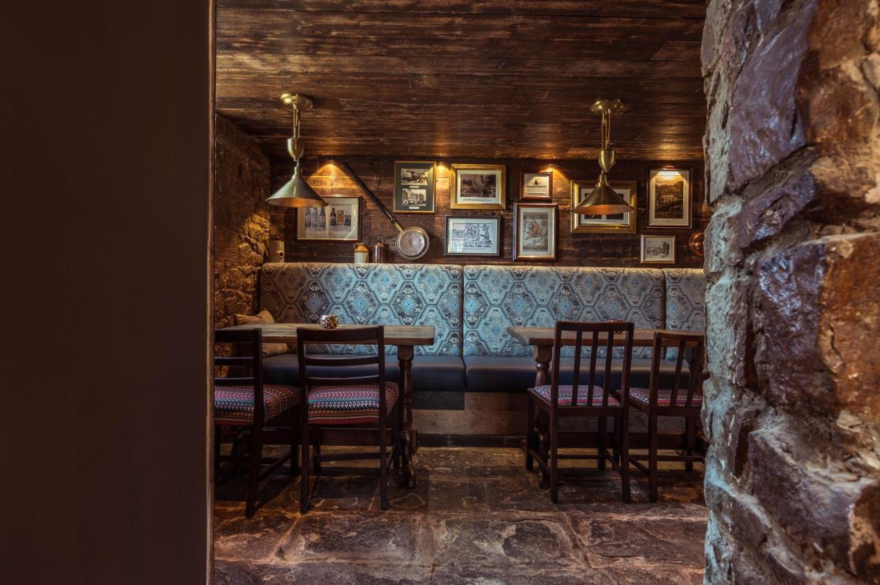 The Greyhound Inn Тонтон Экстерьер фото