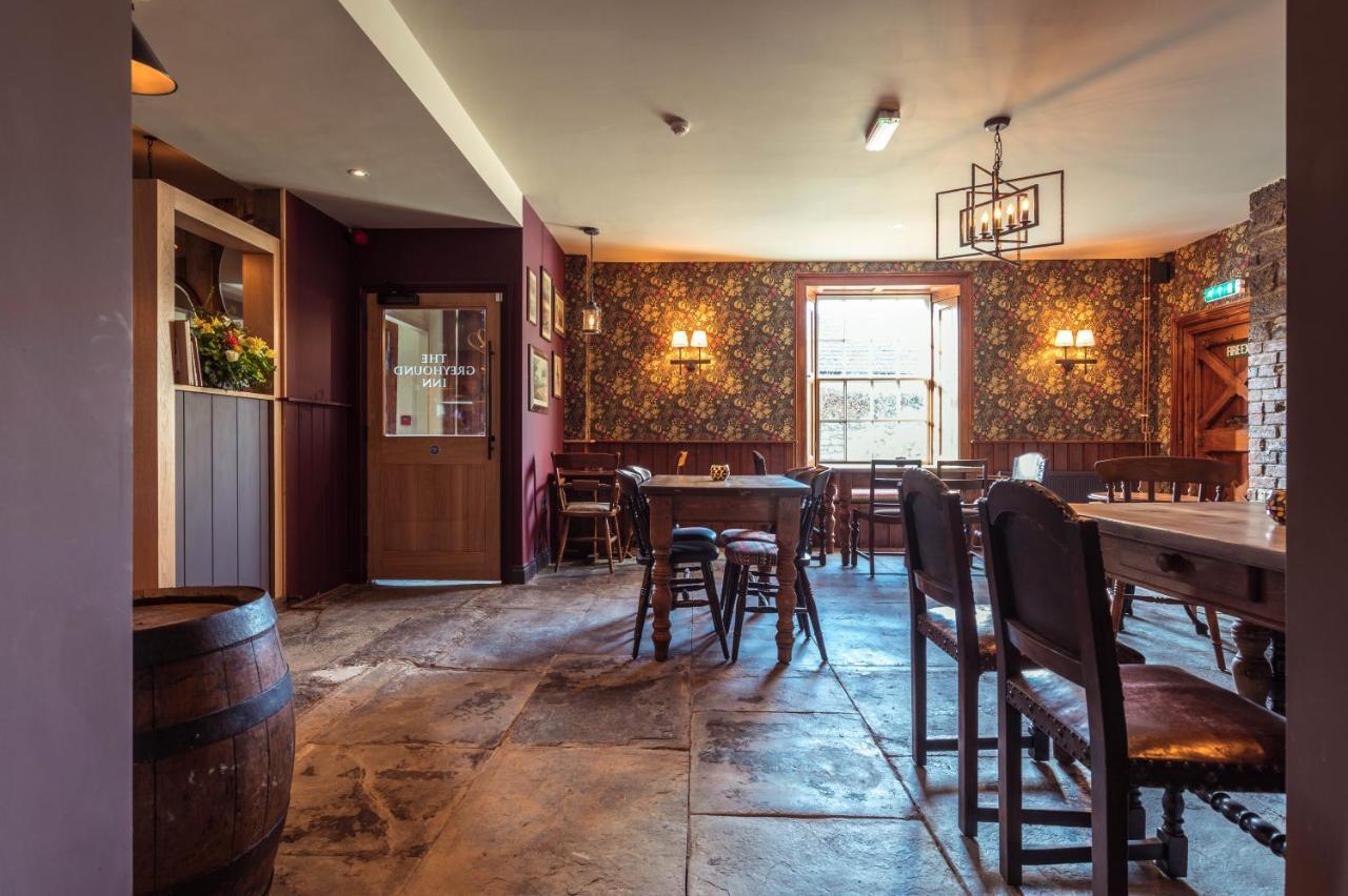 The Greyhound Inn Тонтон Экстерьер фото